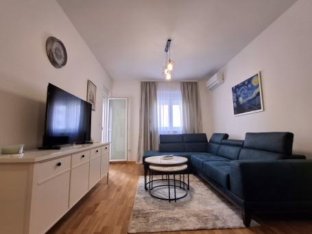 Jednosoban lijepo namješten stan, 47m2, Stari aerodrom, Podgorica