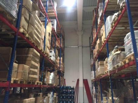 Izdavanje poslovno-skladišnog objekta Beograd – 2500m2, visoki regali, odlična lokacija
