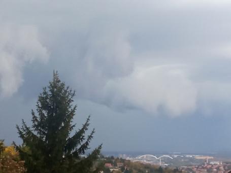 Popovica, vikendica, zelenilo, pogledna grad
