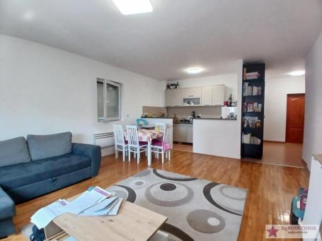 Zemun, Altina, Ugrinovački put 32. deo, 56m2