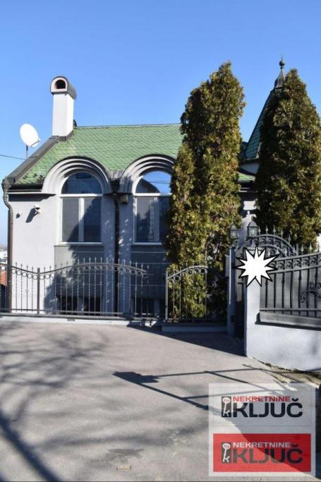 PETROVARADIN IZDAJE SE KUĆA ZA POSLOVNO-STAMBENE DELATNOSTI SA 2 PARKING MESTA