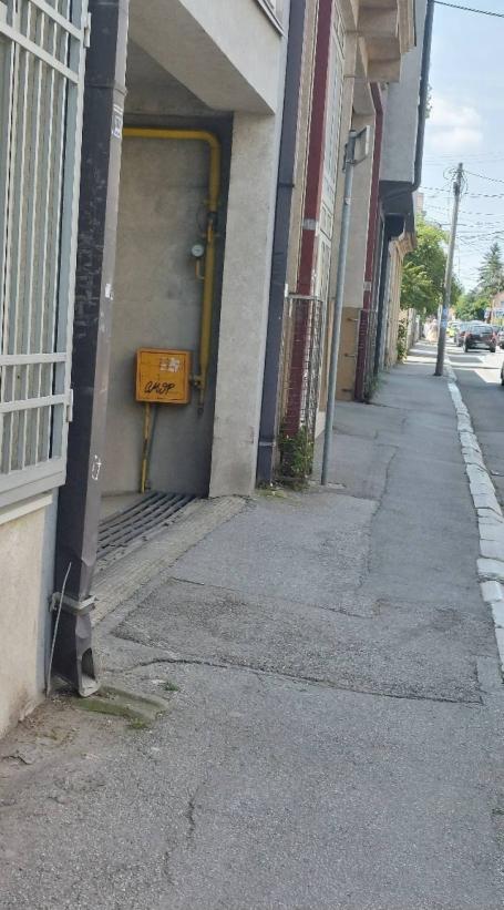 CENTAR IZDAVANJE Milovana Gušića 38