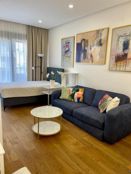 Moderan jednosoban stan 64m² sa pogledom na more – Soho City, Bar