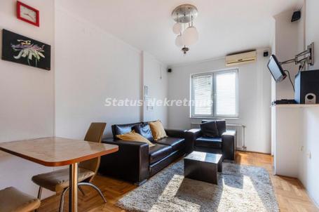 ODLIČAN JEDNOIPOSOBAN 36M2 CENTAR GRADA, KOD RIBLJE PIJACE, 300EU