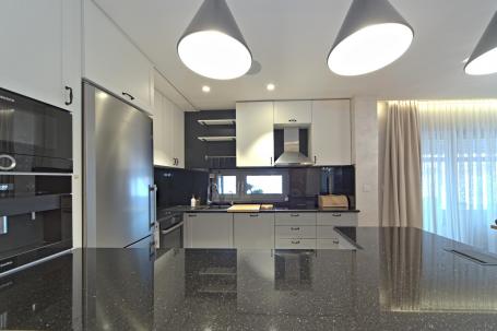 Osijek, Centar – Najam prekrasnog Penthousea na 3. katu s velikom terasom, 152 m²