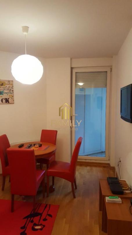 Izdaje se jednoiposoban stan u centru – Železnička ulica, 32m², namešten