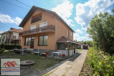 KUĆA 350M2 ŠUMARICE + 8 ARI PLACA–210. 000 E