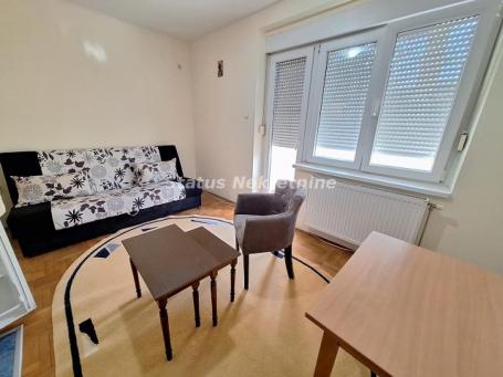 NAMEŠTENA GARSONJERA 26M2 NA ODLIČNOM MESTU, IZMEĐU BULEVARA I SAJMA, 220EU