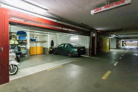 Split, Brda, zatvorena garaža s tri parkirna mjesta – 37 m2
