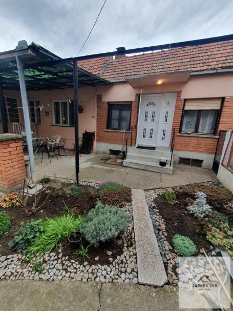 INĐIJA! FENOMENALNA PRILIKA, ODLIČNA LOKACIJA, IMANJE NA 11ari, KUĆA 114m2