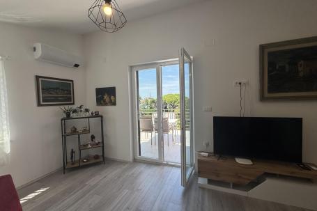Istra, Rovinj, top lokacija: Prostrani dvosoban stan 100m2 na 2. katu s pogledom na more