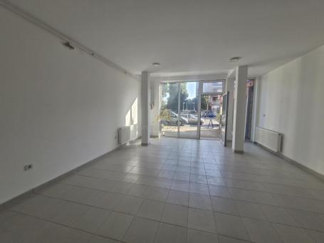 Poslovni prostor na TOP lokaciji — glavna ulica, preko puta gradskog stadiona