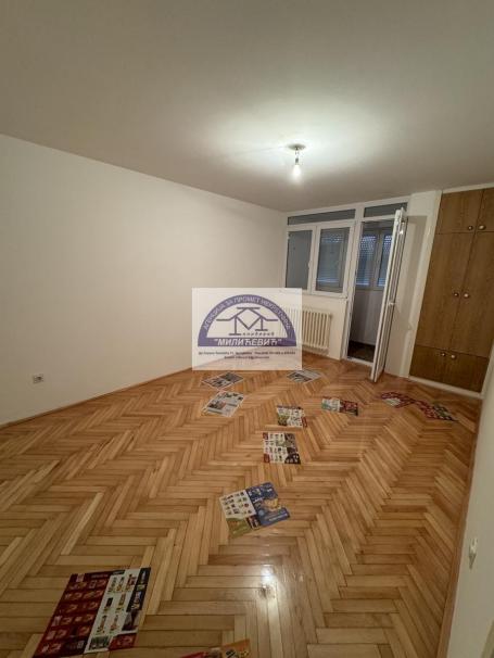 Stan, uknjizen, sa lođom 52 m2, , renoviran, odmah useljiv, moze i zamena