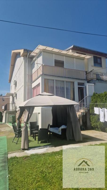 NOVI SAD, PETROVARADIN, PORODIČNA KUĆA 205 m2, PLAC 458m2