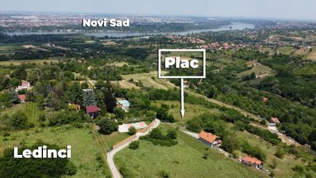 Plac u Ledincima sa pogledom na Novi Sad