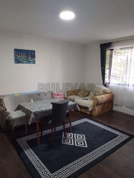 Kragujevac, naselje Bresnica - Dve kuća sa voćnjakom u dvorištu