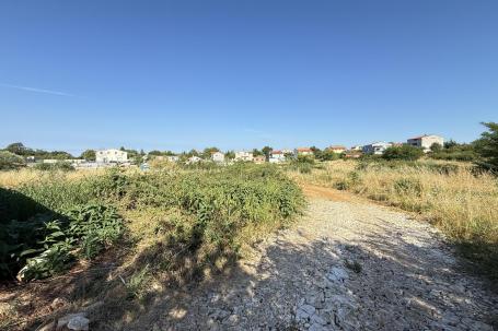 Marčana, Loborika - odlično građevinsko zemljište 967 m2 s infrastrukturom - mirna lokacija