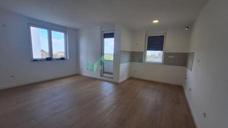 Odličan nov četvorosoban stan sa praking mestom na Alibegovcu