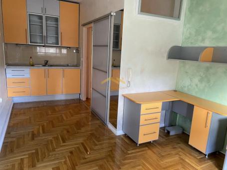 Prodaje se garsonjera na Grbavici!