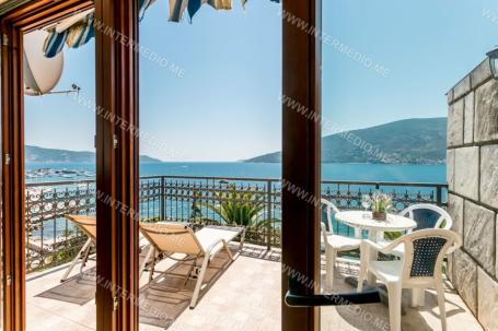 Dvosoban stan na obali mora – Skver, Herceg Novi
