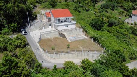 Kuća u naselju Zelenika, mir, komfor i kvalitet na jednom mjestu