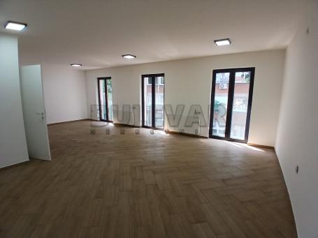 Izdaje se ekskluzivan poslovni prostor u centru, 316m2