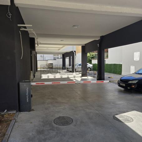 Izdaje se parking mesto u blizini Doma Zdravlja, 11m2!