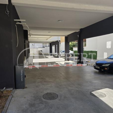 Izdaje se parking mesto u blizini Doma Zdravlja, 11m2!