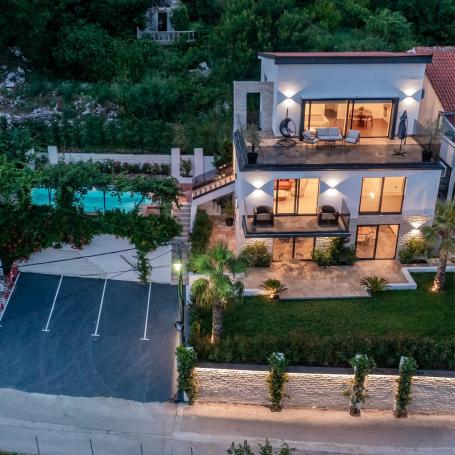 Luksuzna vila od 300 m² sa bazenom i panoramskim pogledom na more na prodaju – Markovići, Budva (na