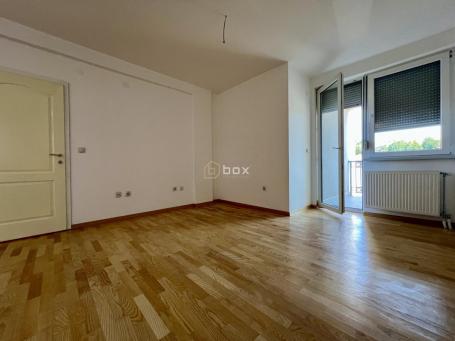 Dvoiposoban stan + parking, 62m2, Centar