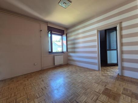Prodajemo 2. 5 stan na Petlovom brdu, Čajnička 55m2
