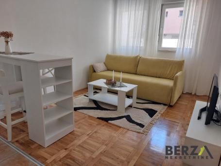 LEPA GARSONJERA - PODBARA