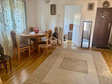 Petlovo brdo - centar naselja troiposoban 71m2 uknjižen kompletno renoviran ID#1516