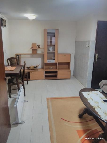 ZEMUN ZEMUN POLJE 25m2 , 35000e