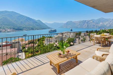 Luksuzan trosoban stan sa pogledom na zaliv, Kotor, Dobrota