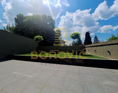 Kod Hrama, 144m2 + 125m2 dvorište, lux
