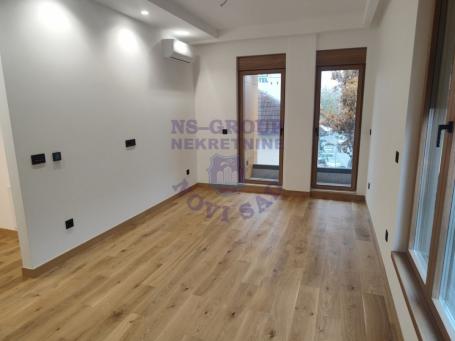Lux trosoban stan na Adamovićevom naselju!