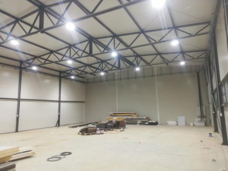 Nova kvalitetna hala 1000m2, voda, struja, gas, parking, prilaz - Rumenka