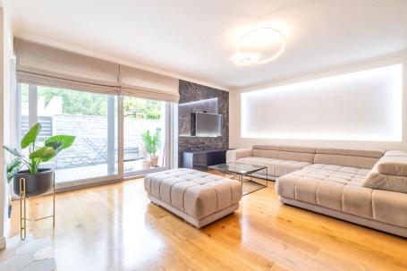Zagreb, Podsljeme, luksuzna kuća s bazenom NKP 250 m2