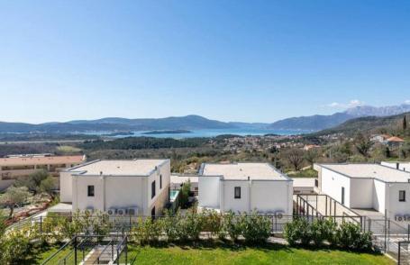Prodaja, Kuća, 200m2 , KAVAC