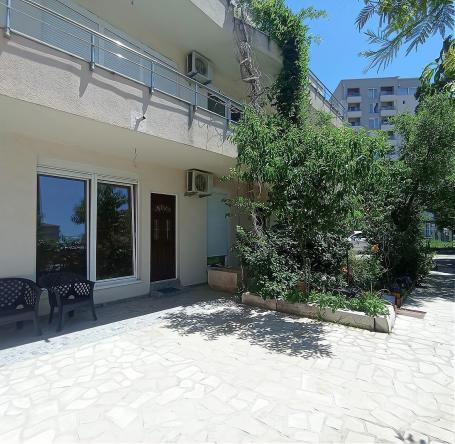 Gotov hotelijerski biznis u Budvi – 12 apartmana