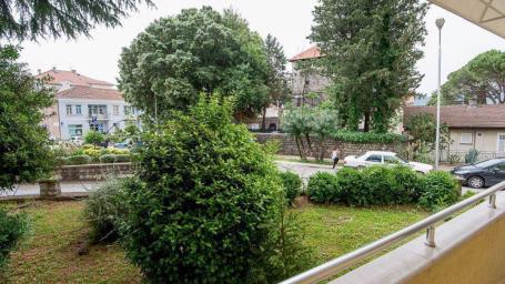 Stan sa Poslovnim Potencijalom u Strogom Centru Tivta
