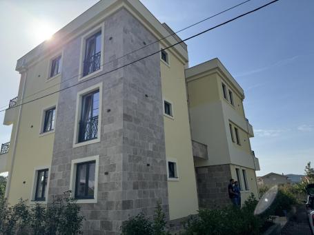 Dvospratna zgrada uz more u Bunićima direktno od investitora
