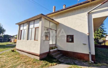 Crvenka, spratnica 224 m2, Plac 983 m2