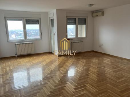 Poslovni prostor za izdavanje – Bulevar Evrope, Novi Sad – 106m² – 700€
