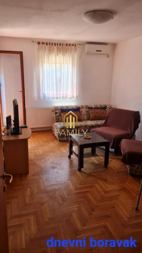 Izdaje se 1. 5 soban stan na Detelinari, Ilije Birčanina, 38m2