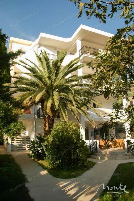 Hotel sa 5 apartmana u mirnom dijelu Sutomora – pored mora