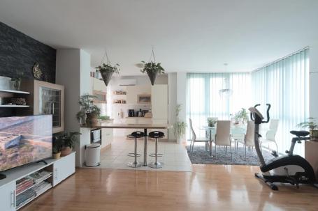 Osijek, Retfala, prodaje se 3S stan površine 92 m2, 4. kat