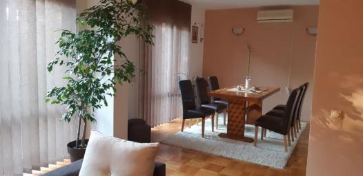 Kuća, Batajnica, 324 m2, 8.25 ari