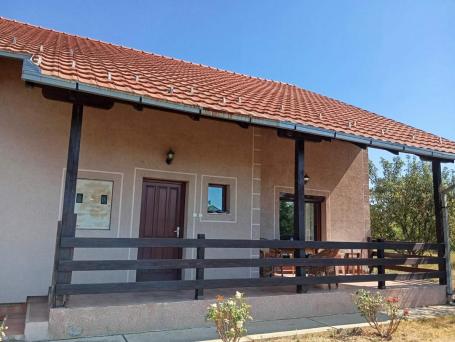 Bečmen, kuća 157m2+ garaža 18m2 na 5 ari placa